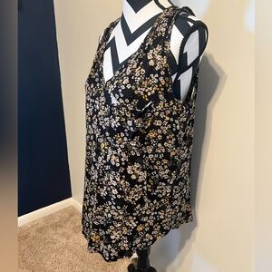 Flowy Floral Tank Top Size L